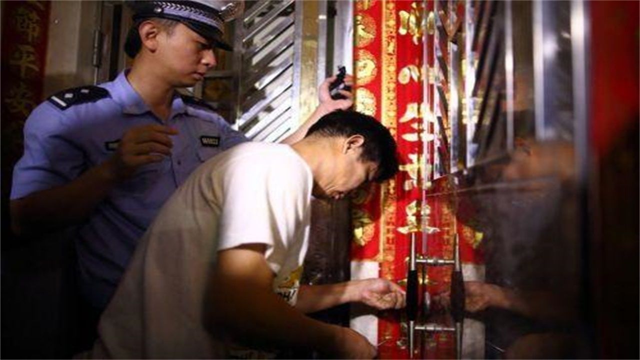 金昌请开锁师傅开了锁后，师傅为什么一般都不进门，就算主人请也不进去？